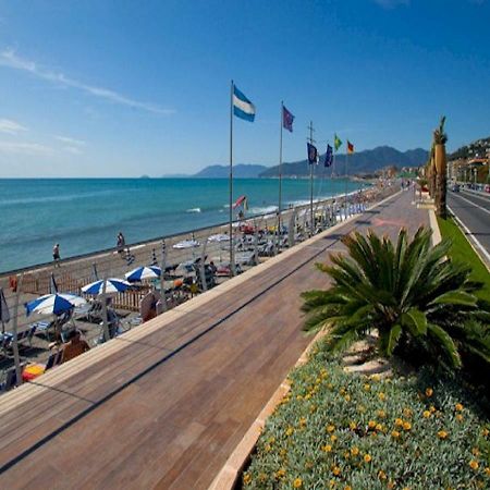 Very Cosy House With Fabulous Sea View! Пиетра Лигуре Екстериор снимка