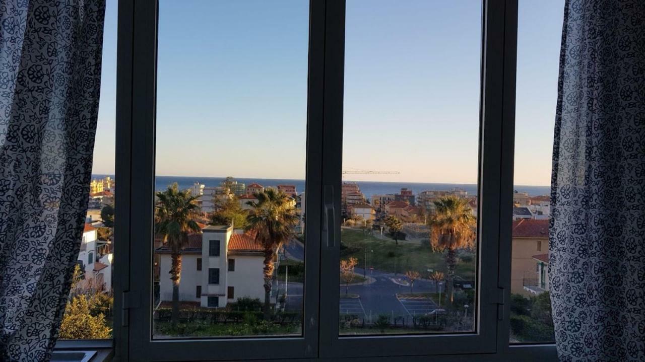 Very Cosy House With Fabulous Sea View! Пиетра Лигуре Екстериор снимка