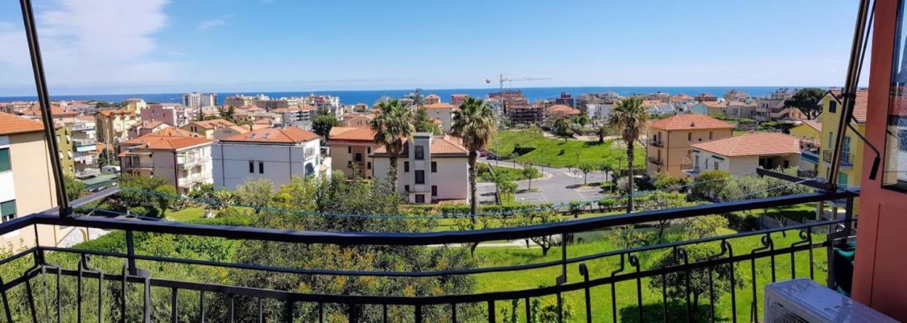 Very Cosy House With Fabulous Sea View! Пиетра Лигуре Екстериор снимка